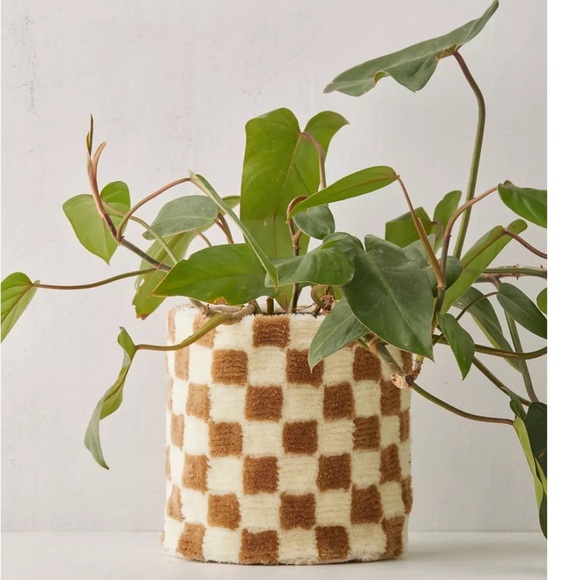NWT Urban Outfitters Checkerboard Tufted Planter Cover - Picture 2 of 11